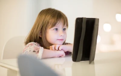 Las pantallas no son estimuladoras del lenguaje en niños menores de tres años